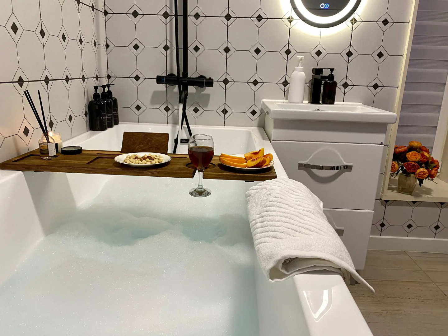 Частный дом дизайнерский великолепной уличной территорией