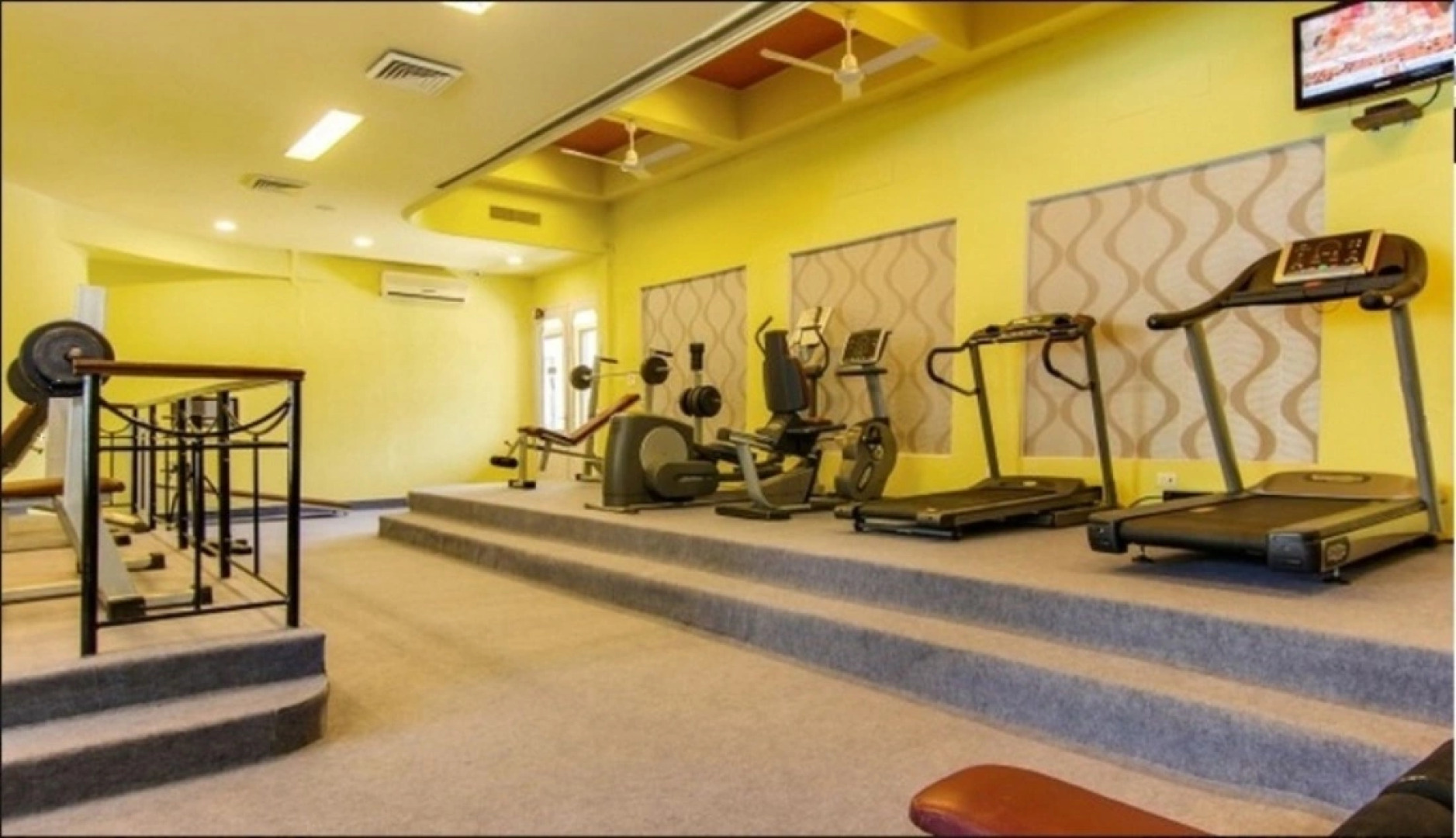 Отель Vibe by The LaLiT Traveler