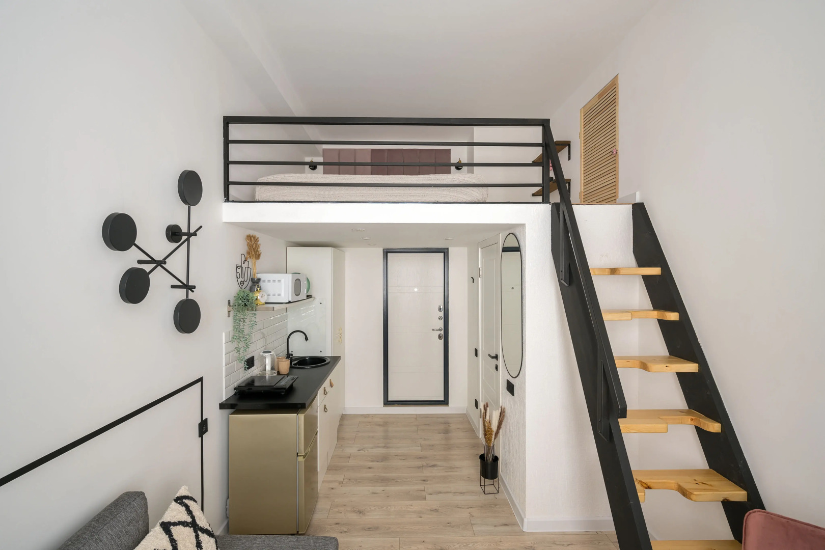 Апартаменты Уютная Двухуровневая Студия в Центре