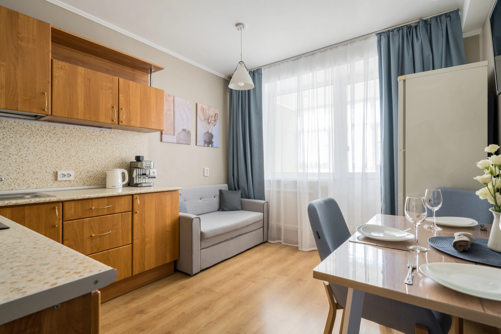 Квартира Просторная с зоной отдыха на балконе последнего этажа с видом на тихий двор