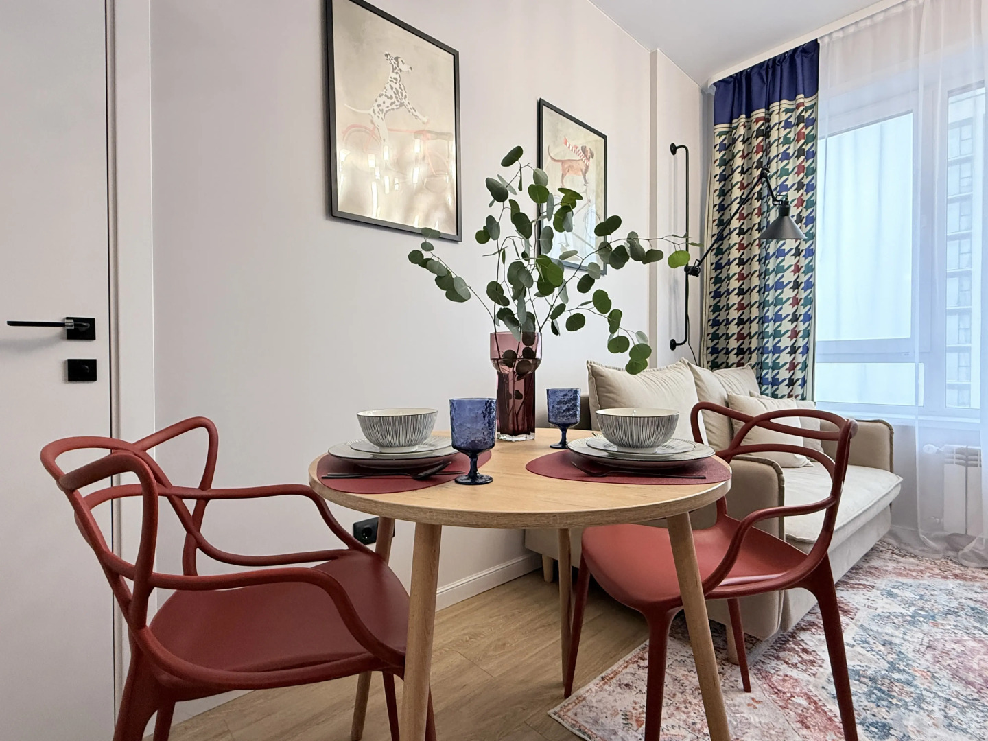 Апартаменты ЯРКИЙ ДИЗАЙН ПАНОРАМА НА РЕКУ ПРЯМО С КРОВАТИ