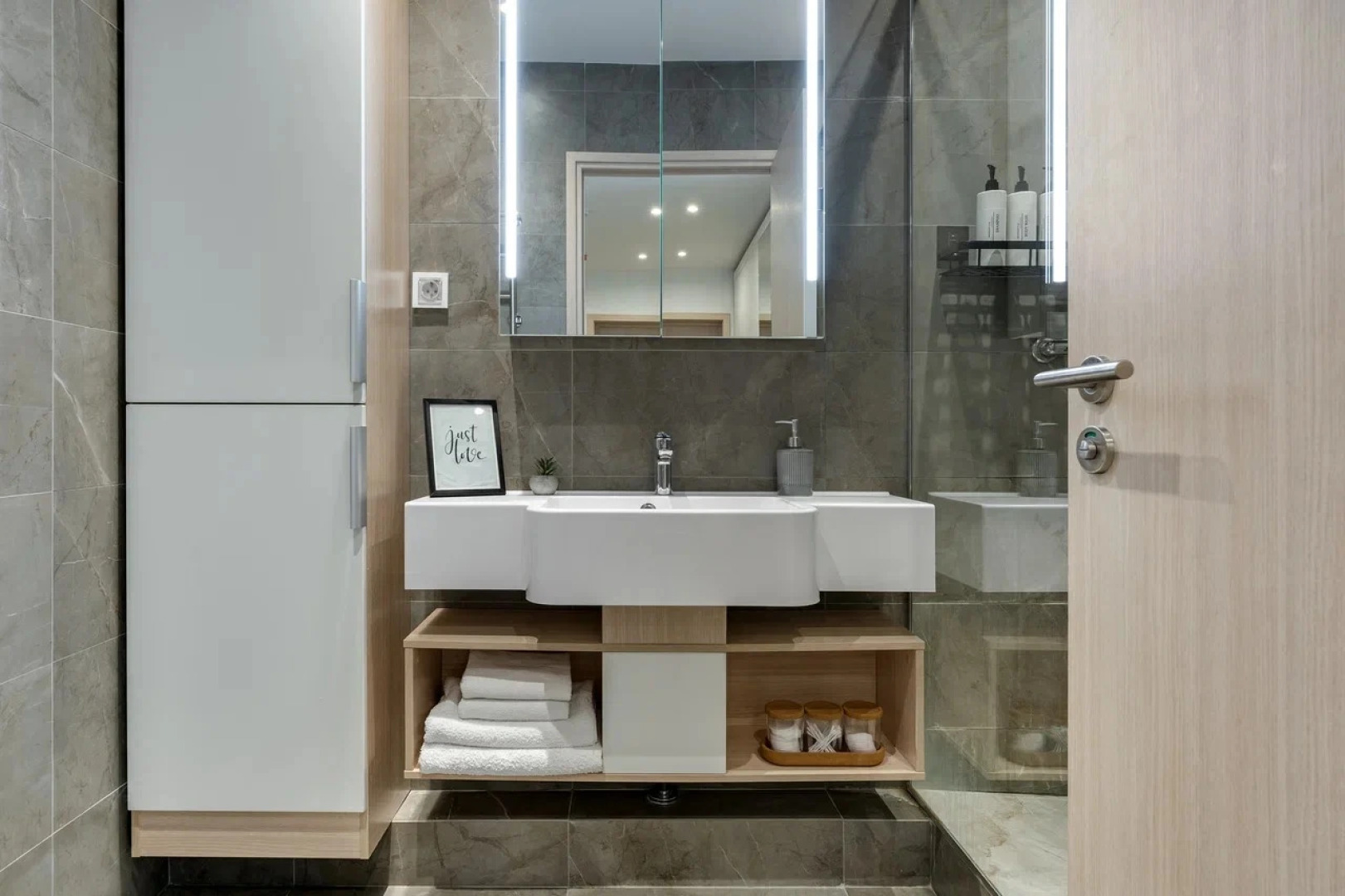 Апартаменты Selfy Apartment с панорамным видом на город и остров мечты