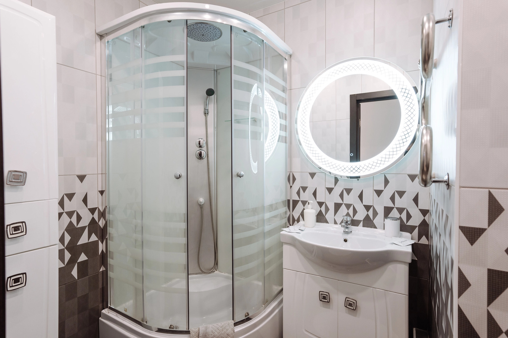 Апартаменты 9 ночей на Островского 5