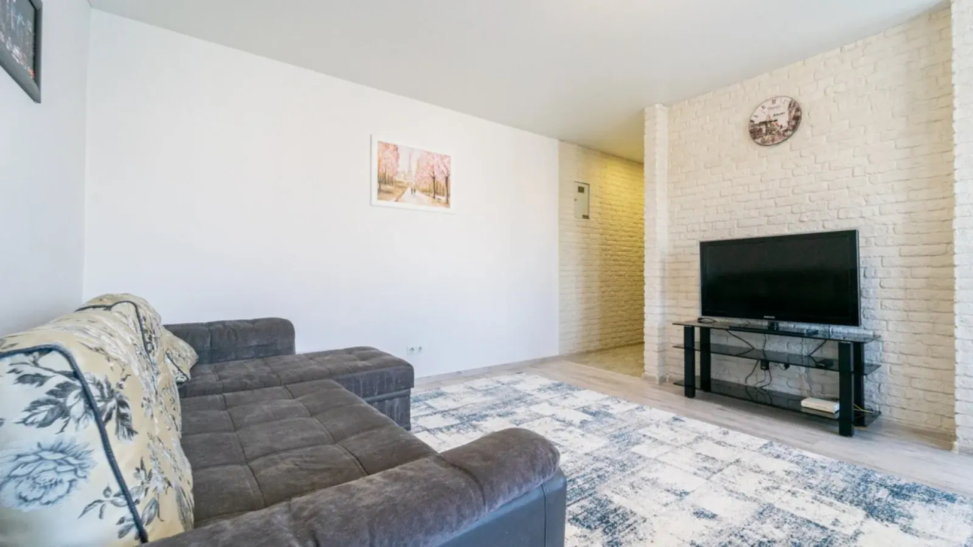 Апартаменты Apartments in the centre of Minsk on Pr. Nezavisimosti 52