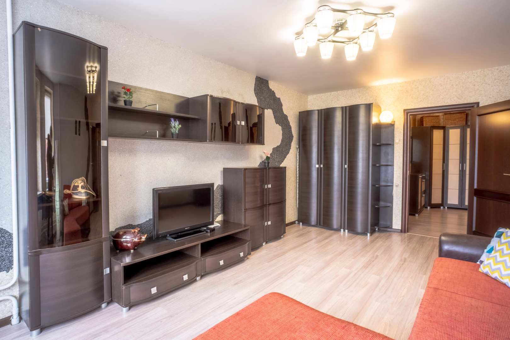 Квартира большая двухкомнатная в отличном районе