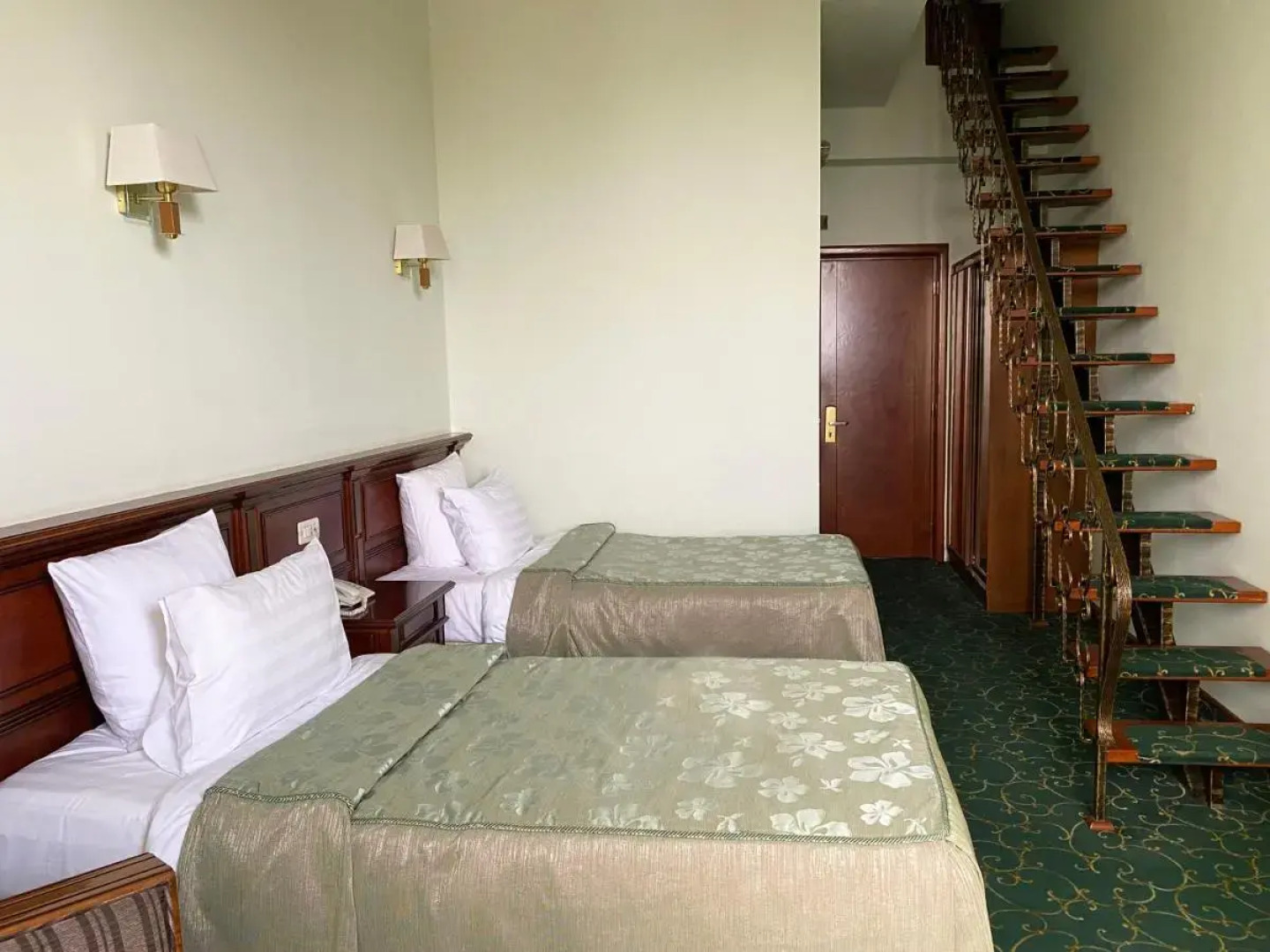 Отель Hotel Russia