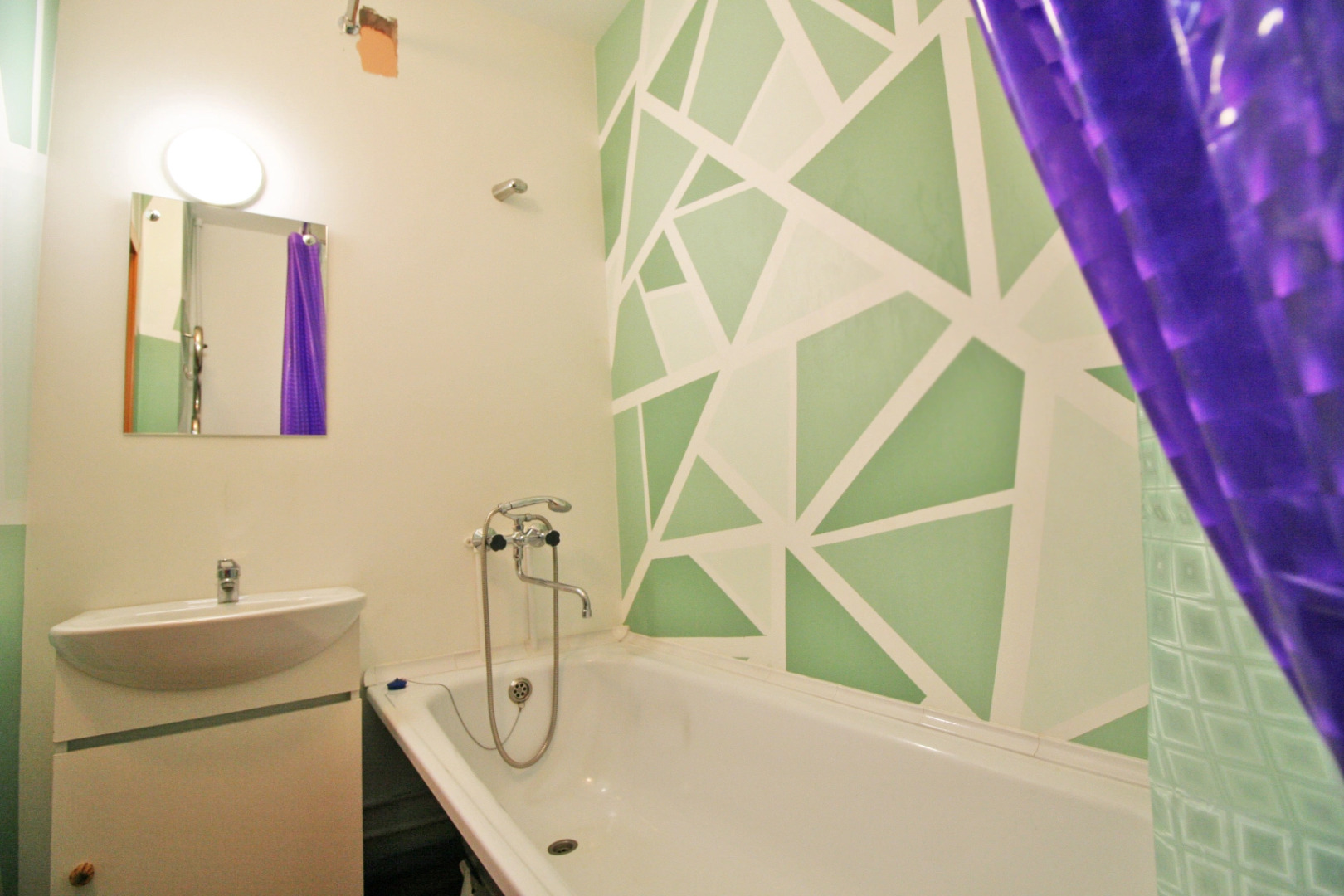 Квартира Арт-Галерея на Восточной 2к Посуточно Кириши