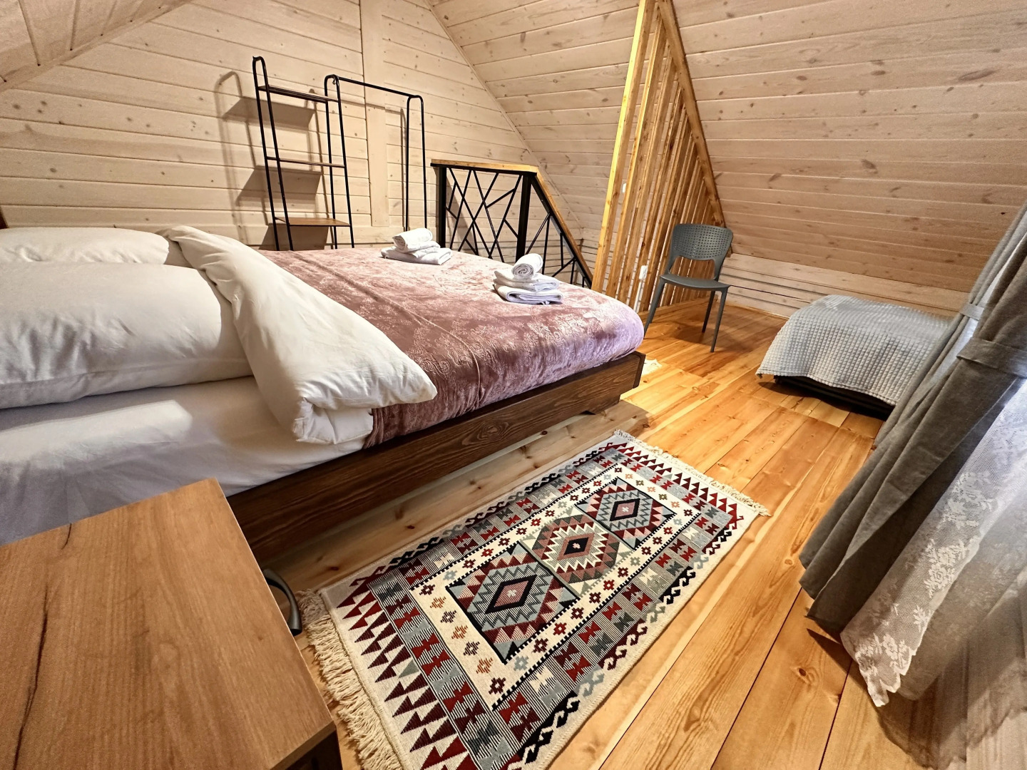 Гостевой дом из бруса, с бассейном и мангалом