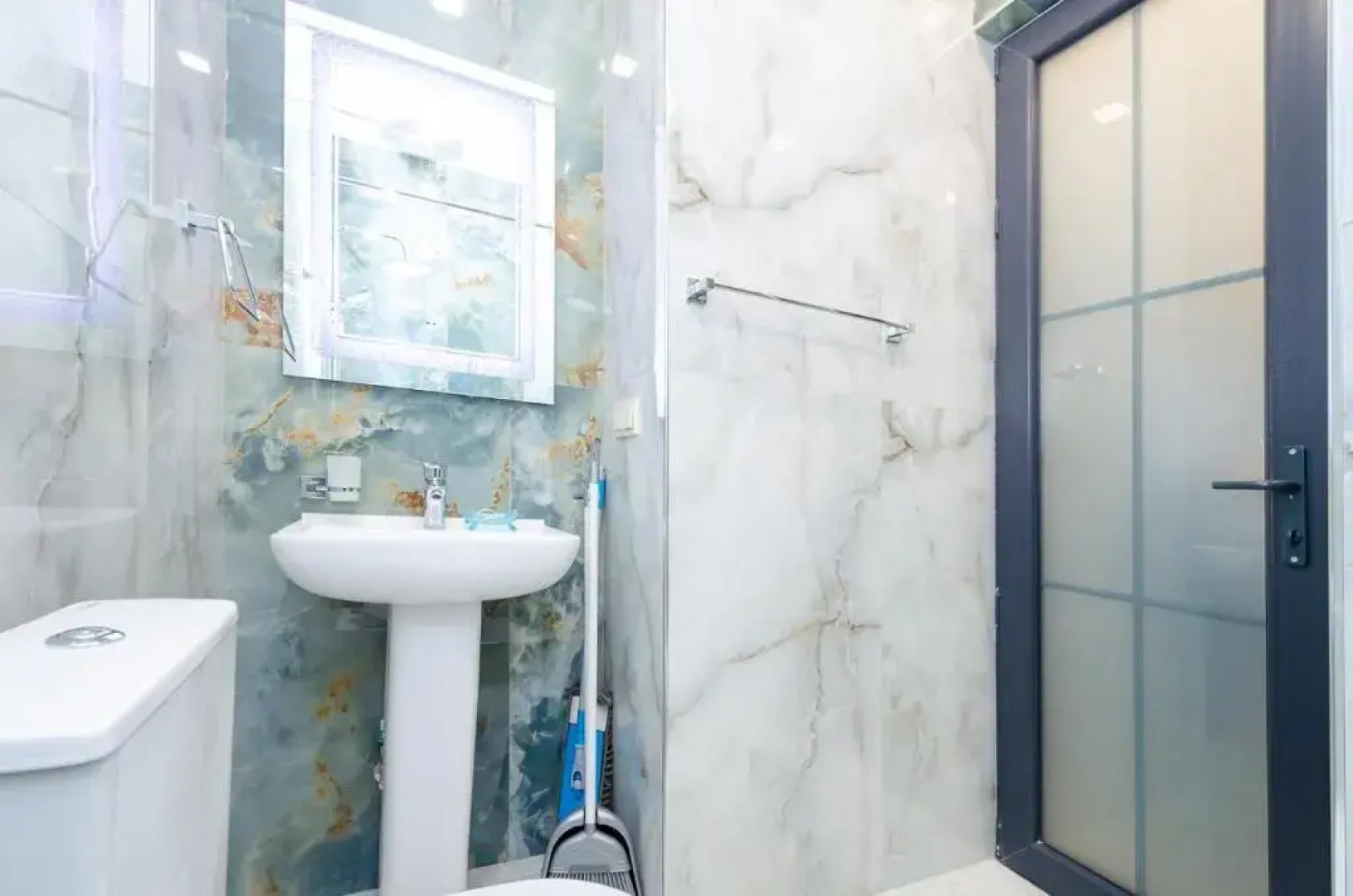 Квартира Двухкомнатная в Центре со Свежим Ремонтом