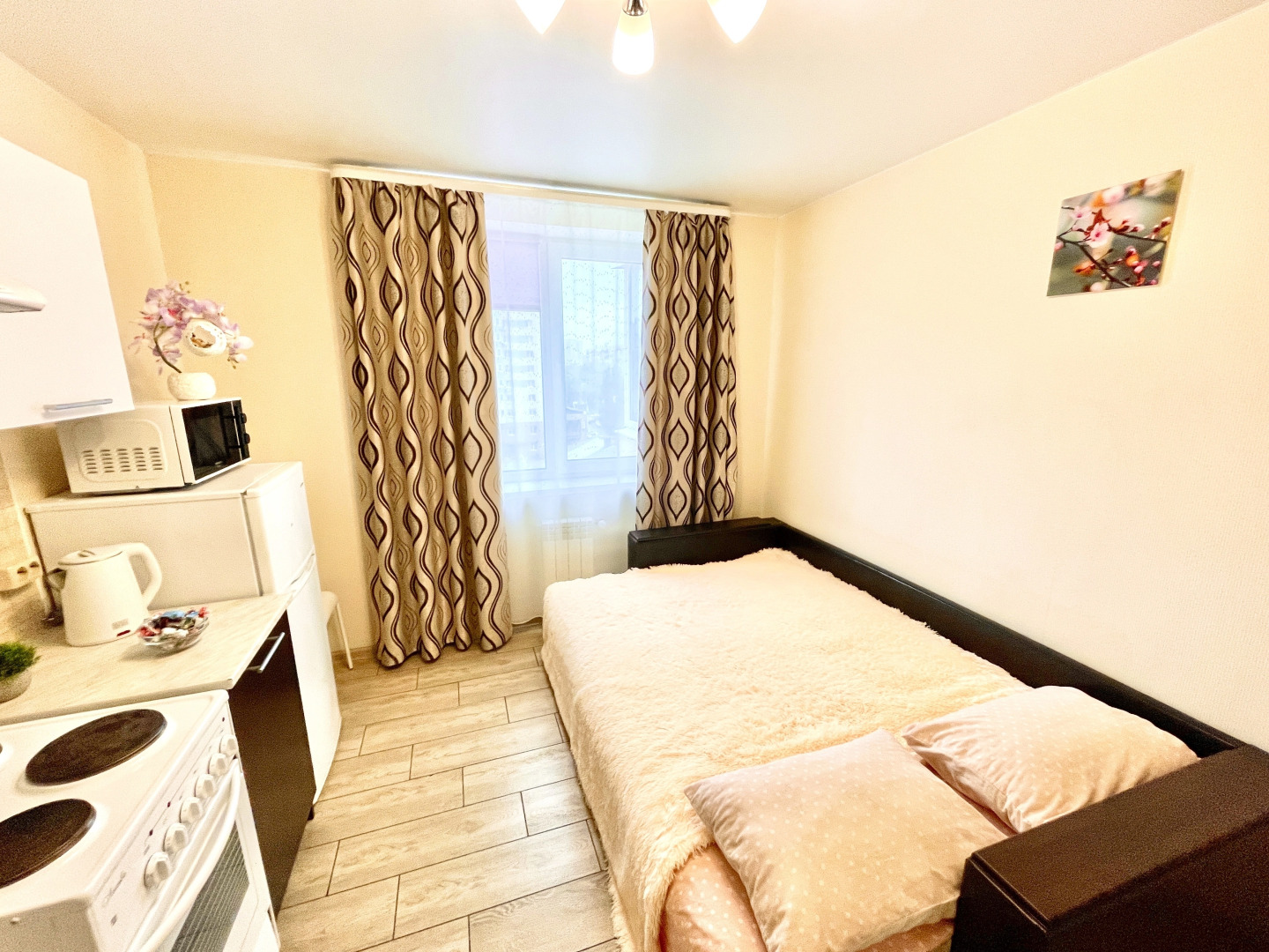 Уютные Апартаменты в доме у Космопорта (ул. Дыбенко 27а)