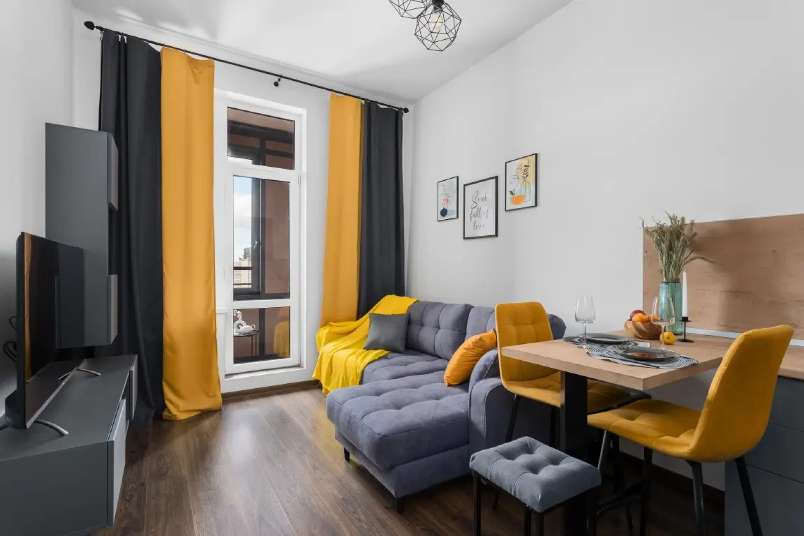 Квартира Комфорт с Балконом и Видом на Город Moderna Flat Status