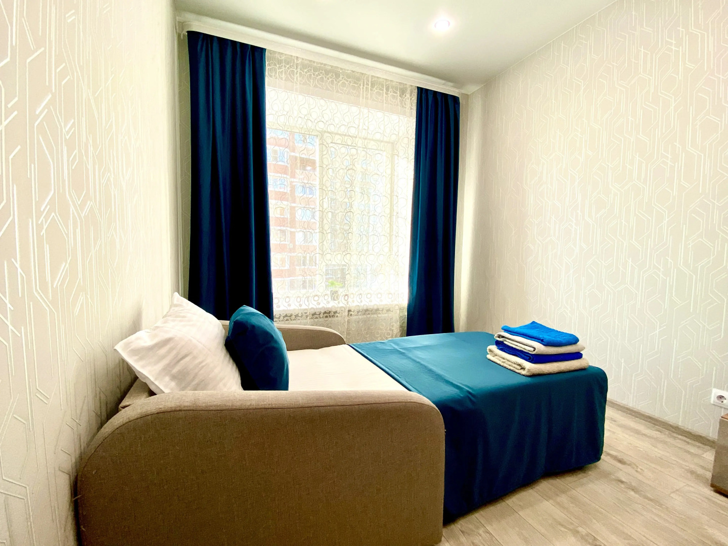 Квартира 2 ком. Рядом Аэропорт и ЖД Вокзал