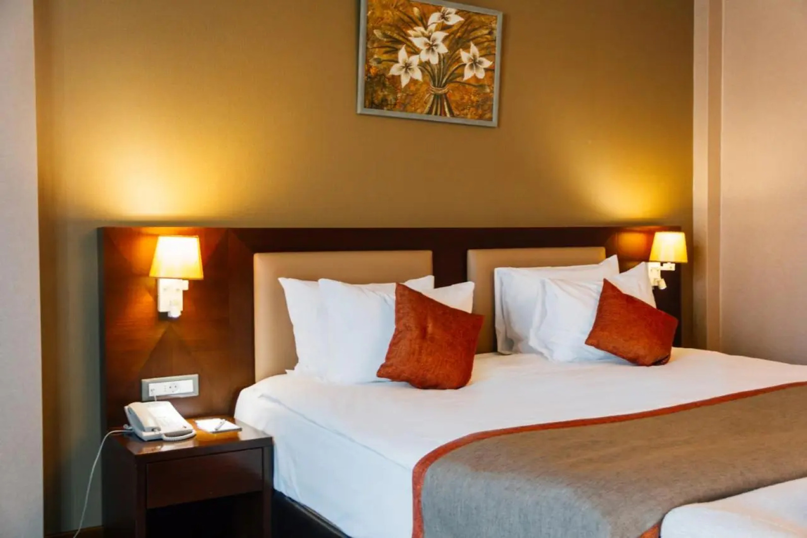 Parkside Hotel & Apartments