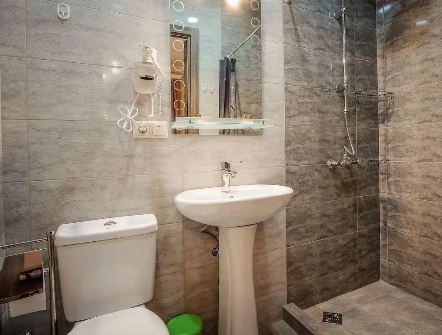 Отель Toma's House