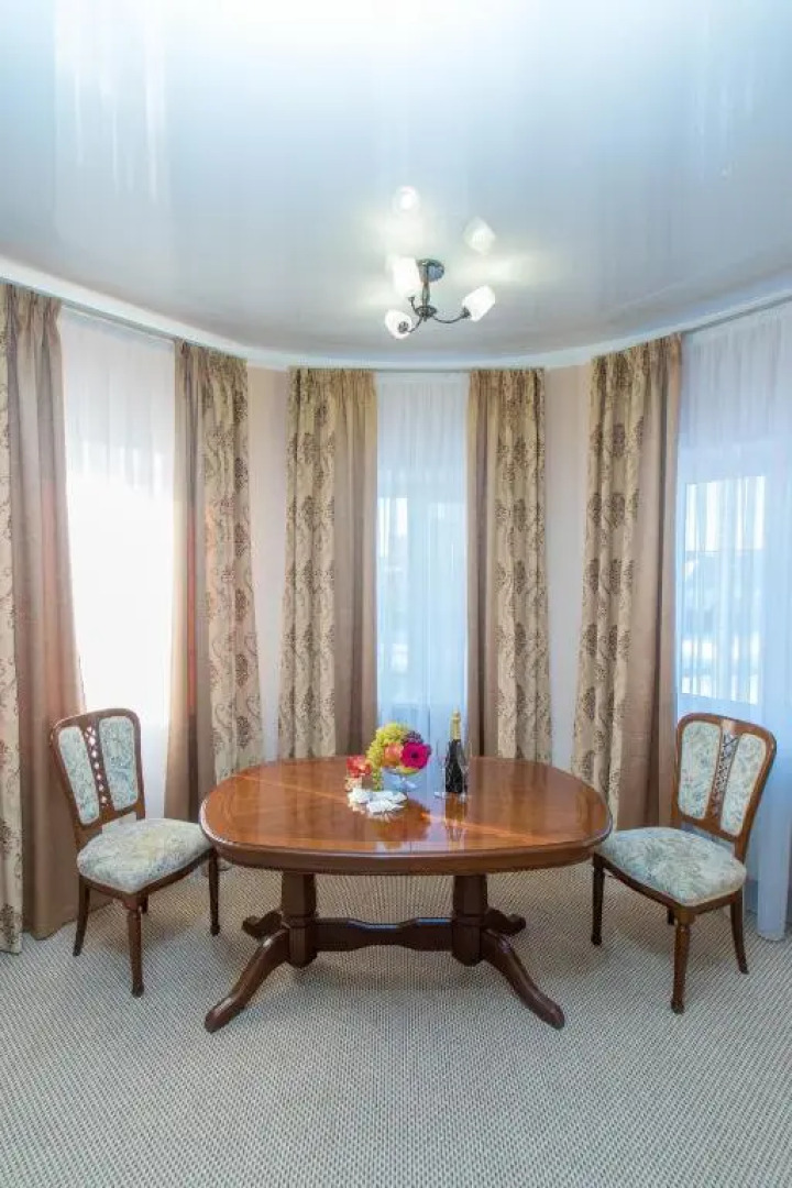 Отель Виноград