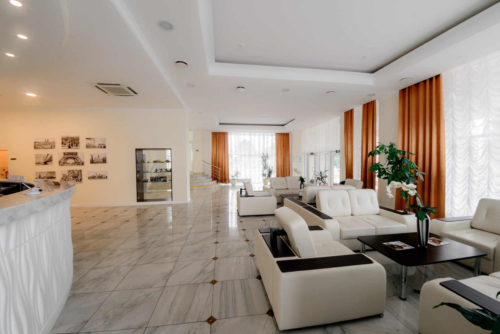 Отель Метрополис