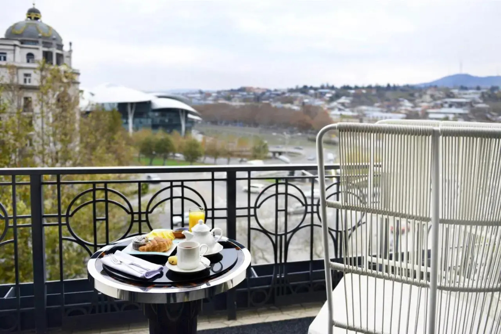 Отель Ambassadori Hotel Tbilisi
