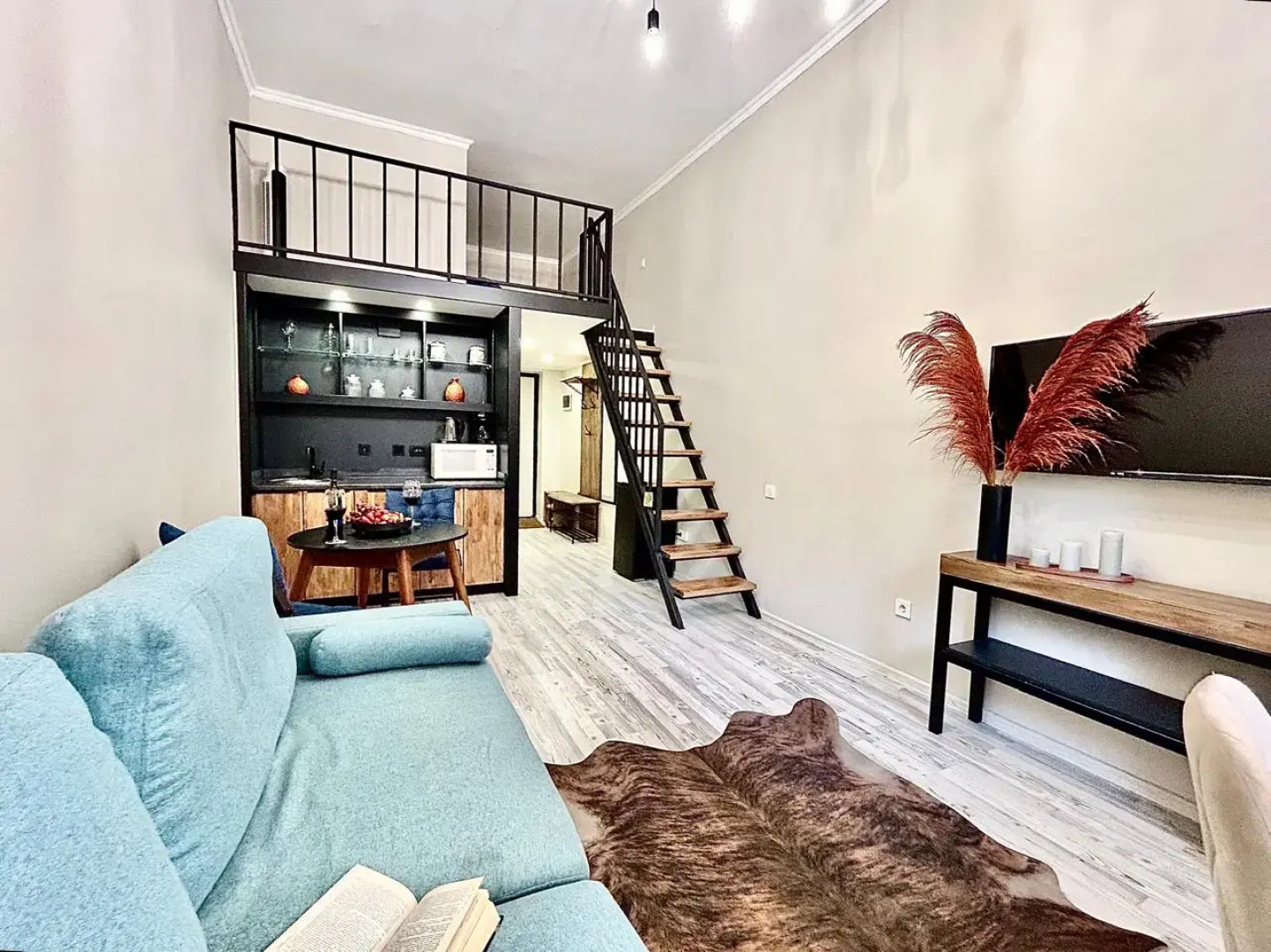 Апартаменты Двухуровневая студия Loft в центре города