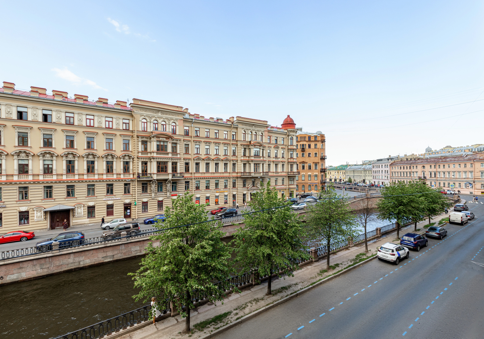 Апартаменты Bird Nest 80 кв.м с Балконом и Видом на Набережную Канала Грибоедова