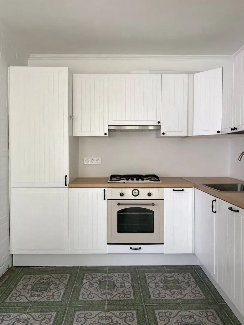 Частный дом с садом и бассейном