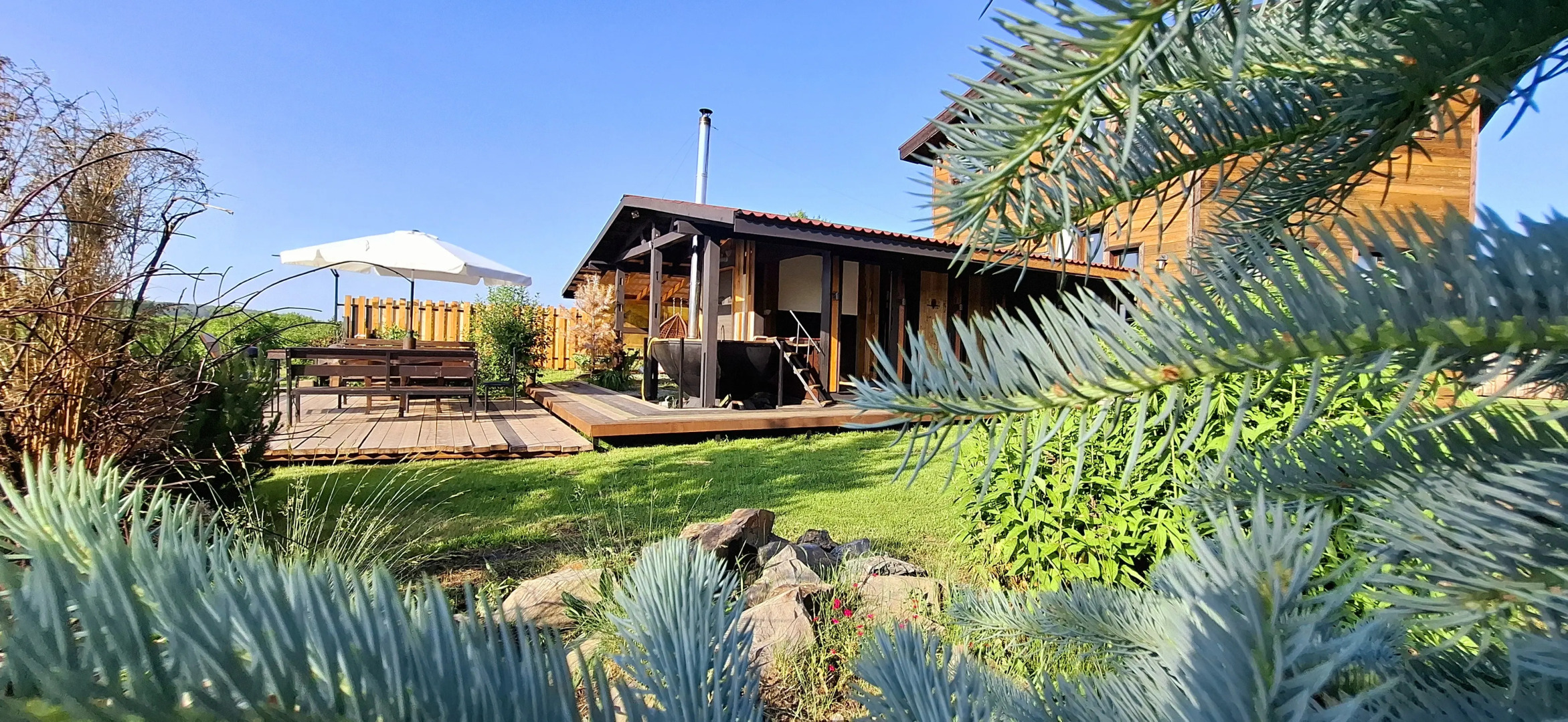 Гостевой Дом с кораблем на берегу реки