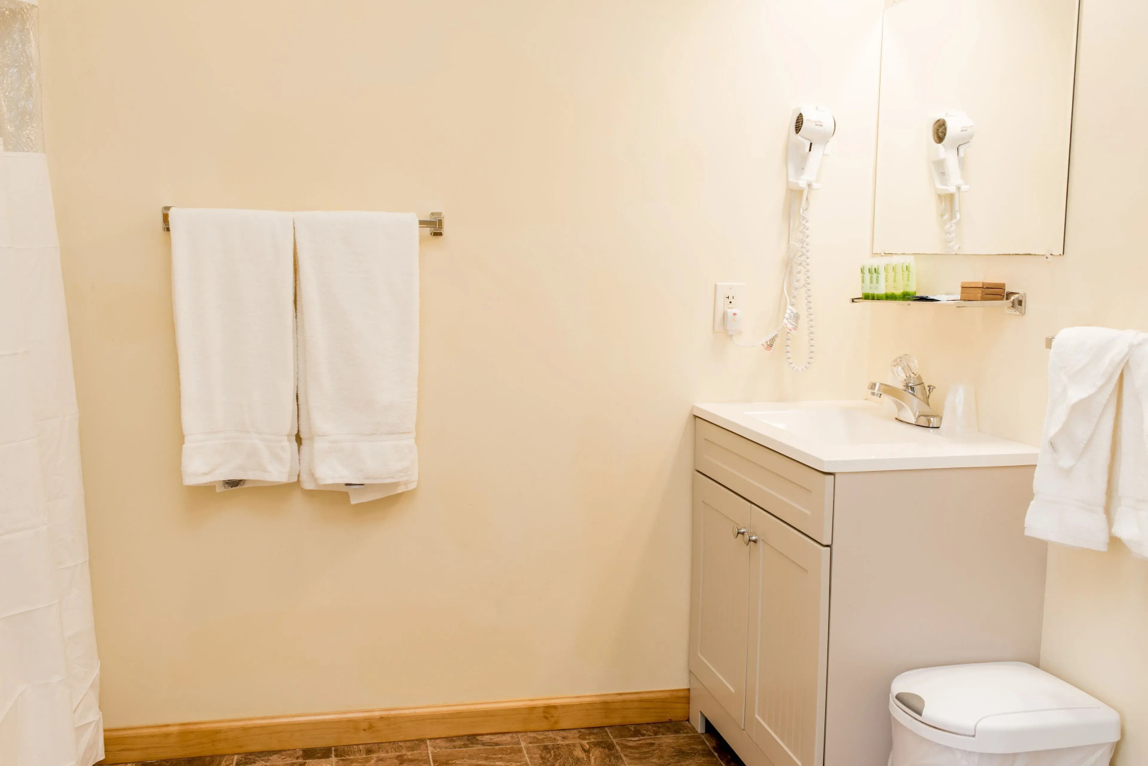 Capt.'s Inn & Suites