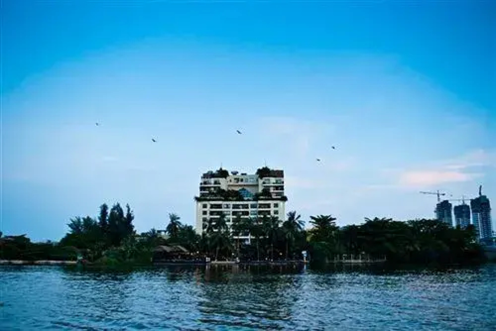 Апарт-Отель Saigon Domaine Luxury Residences