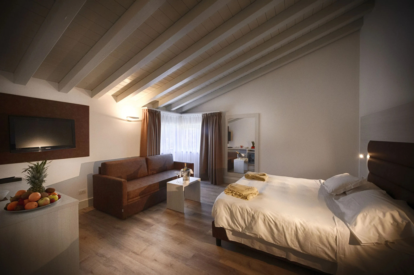 Bella Hotel & Restaurant