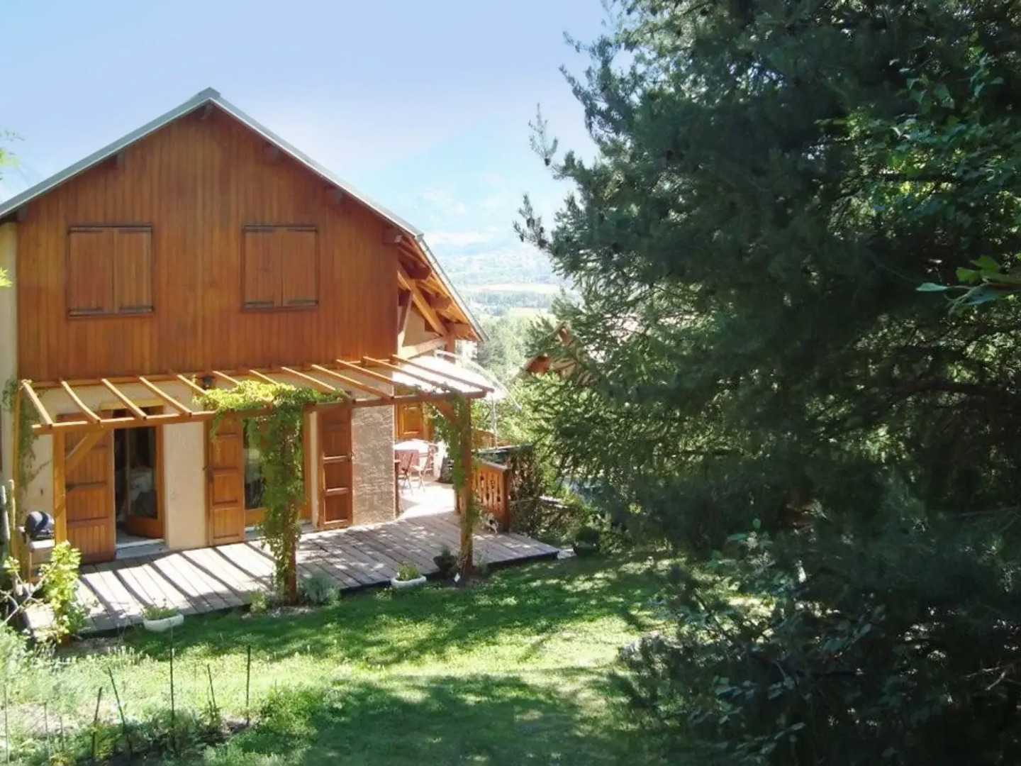 Apartment With 4 Bedrooms in Puy Saint André, With Wonderful Mountain