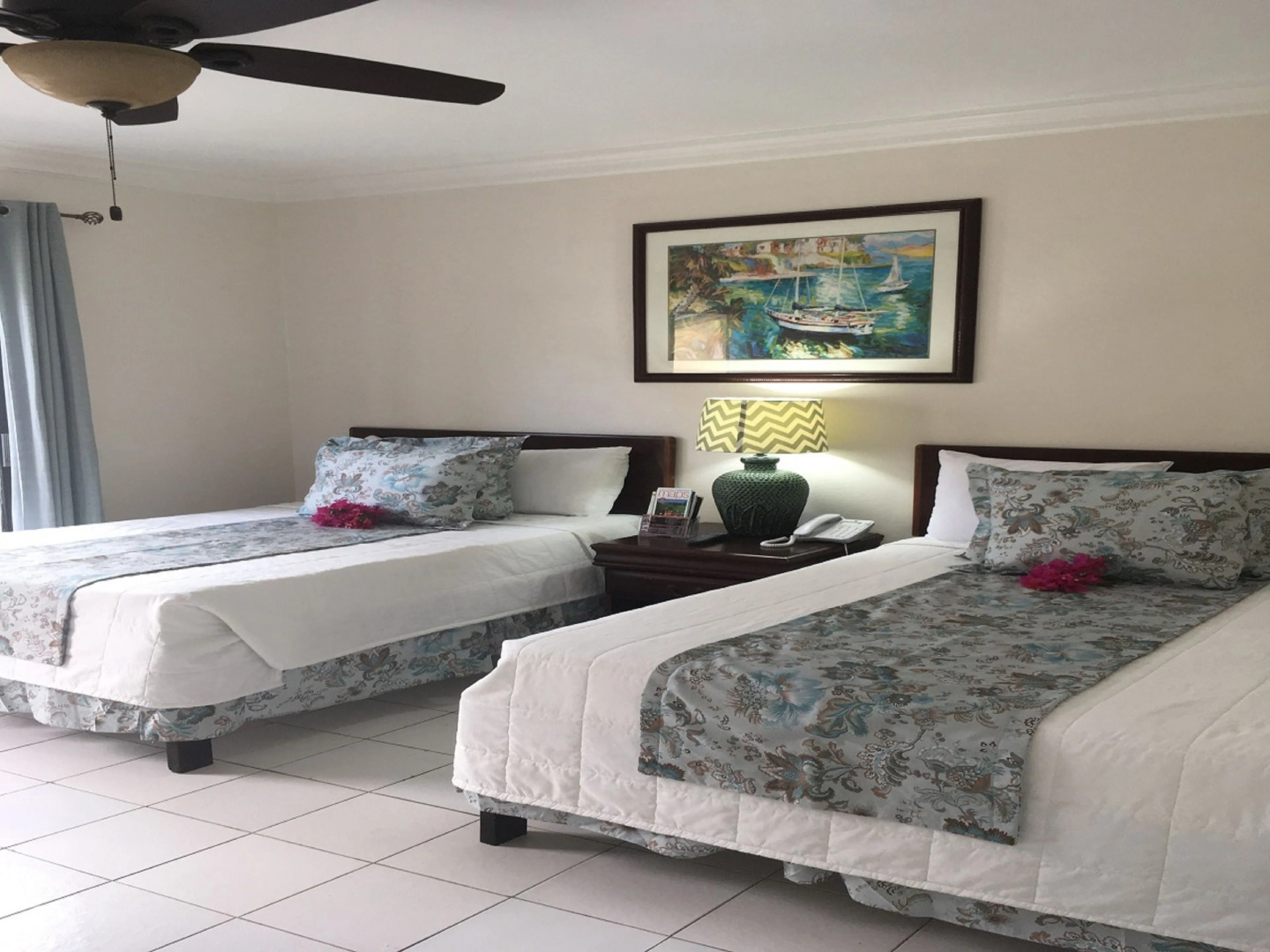 The Colony Club Inn & Suites