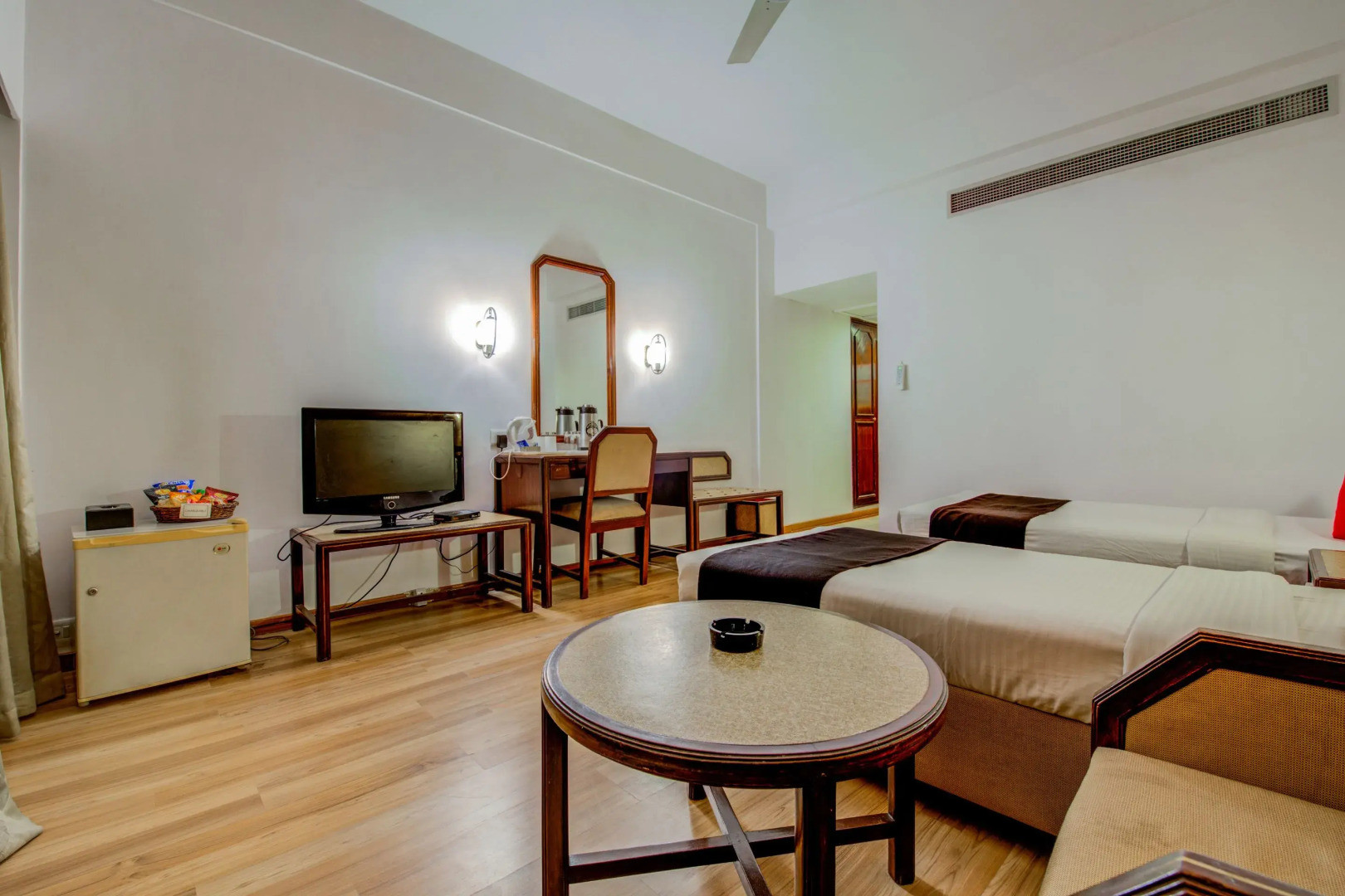 Capital O 1399 Hotel Yuvraj Palace