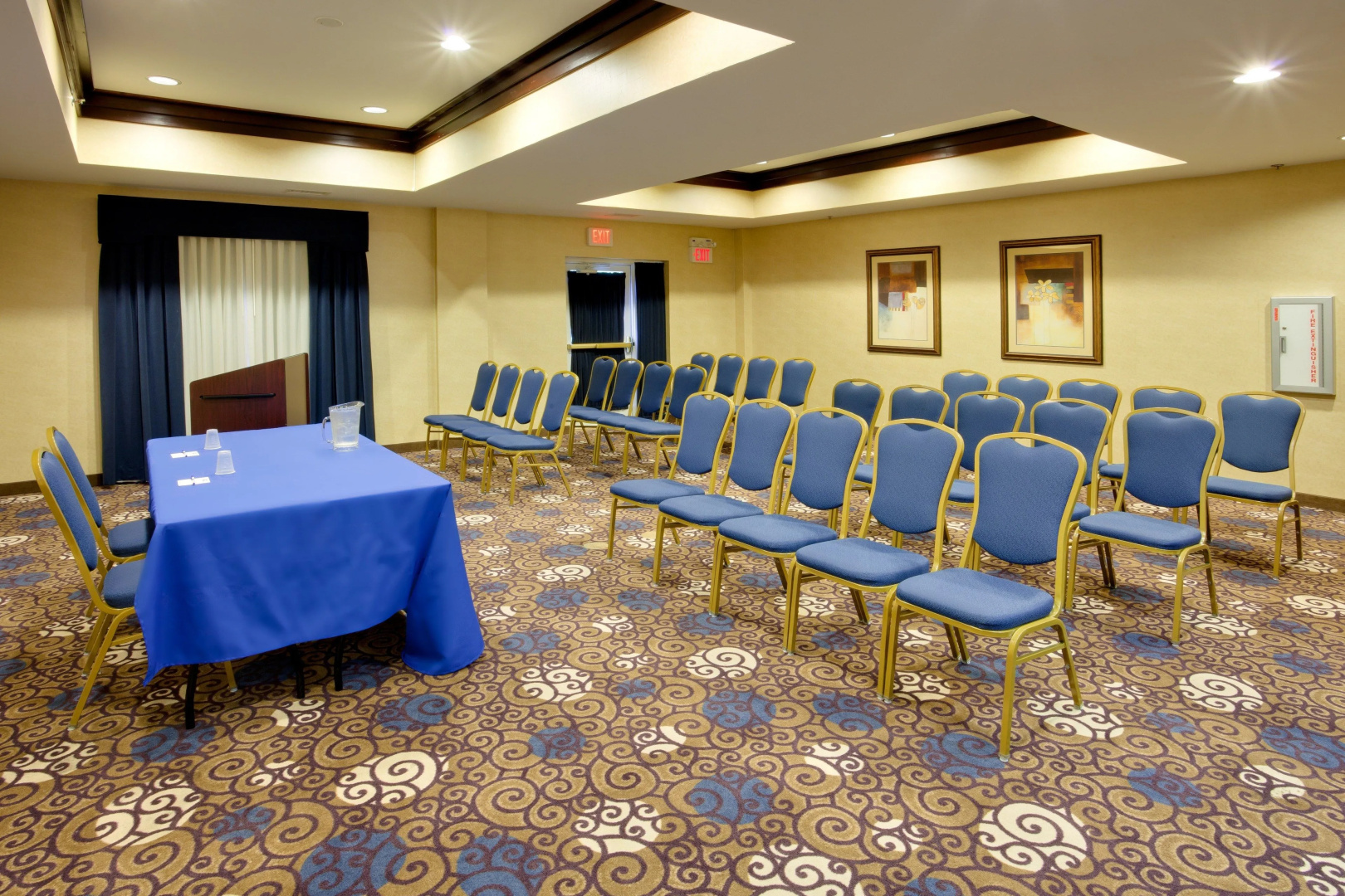 Holiday Inn Express Tower Center by IHG