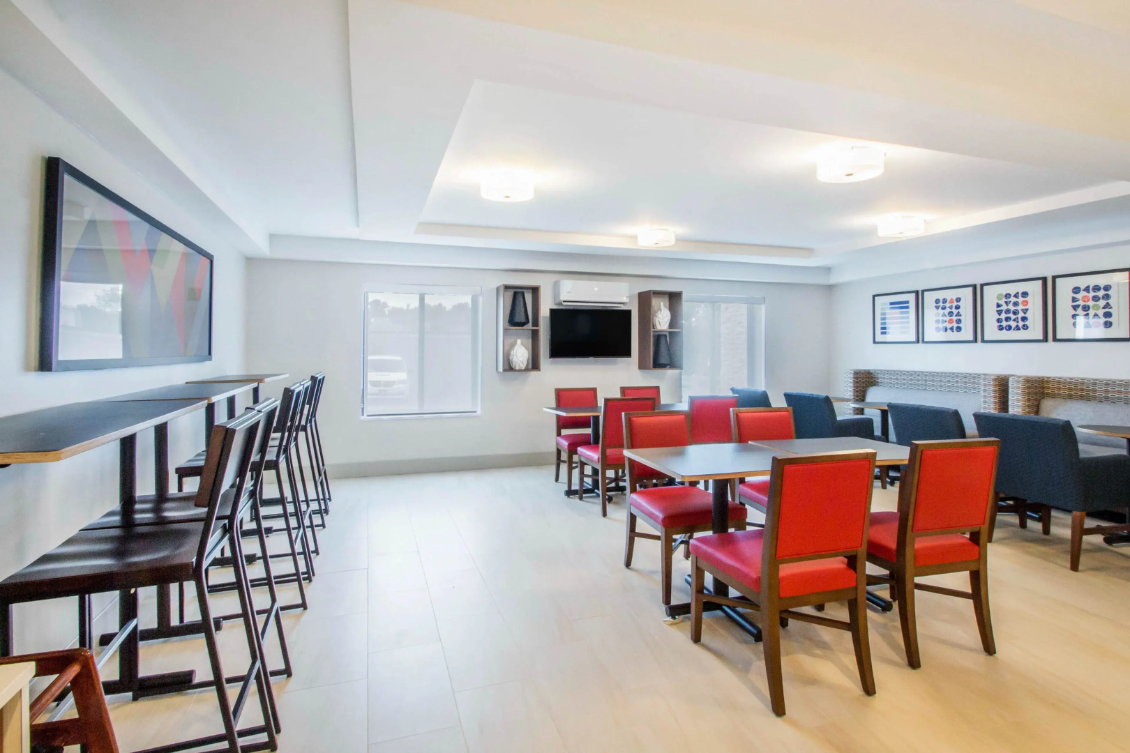 Holiday Inn Express and Suites Albany Airport- Wolf Road by IHG
