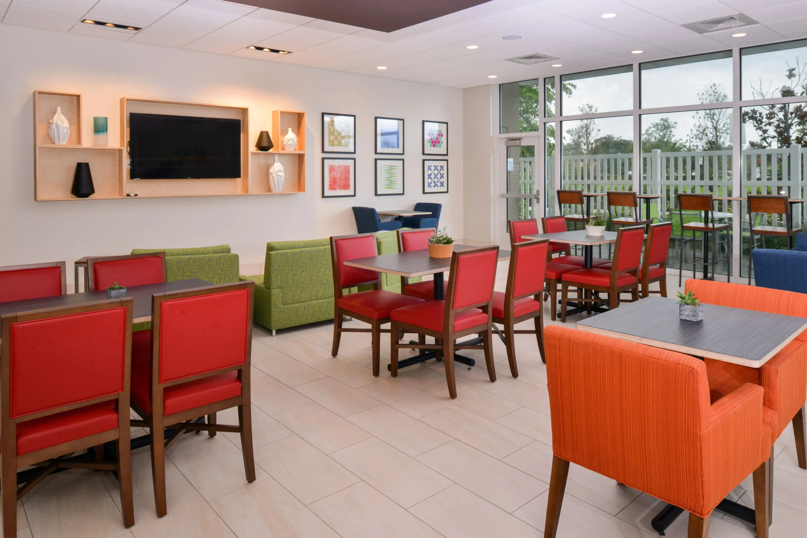 Holiday Inn Express & Suites St. Petersburg - Madeira Beach by IHG