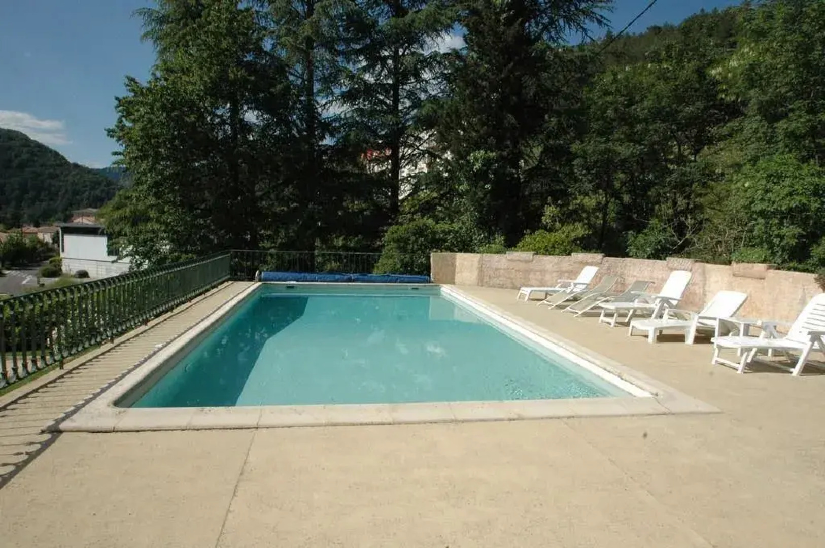 Curistes - Ardèche: location de vacances avec piscine à  Vals les Bain