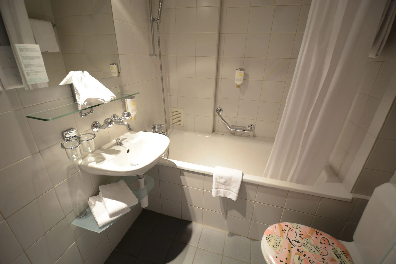 HOP Apartments & Suites