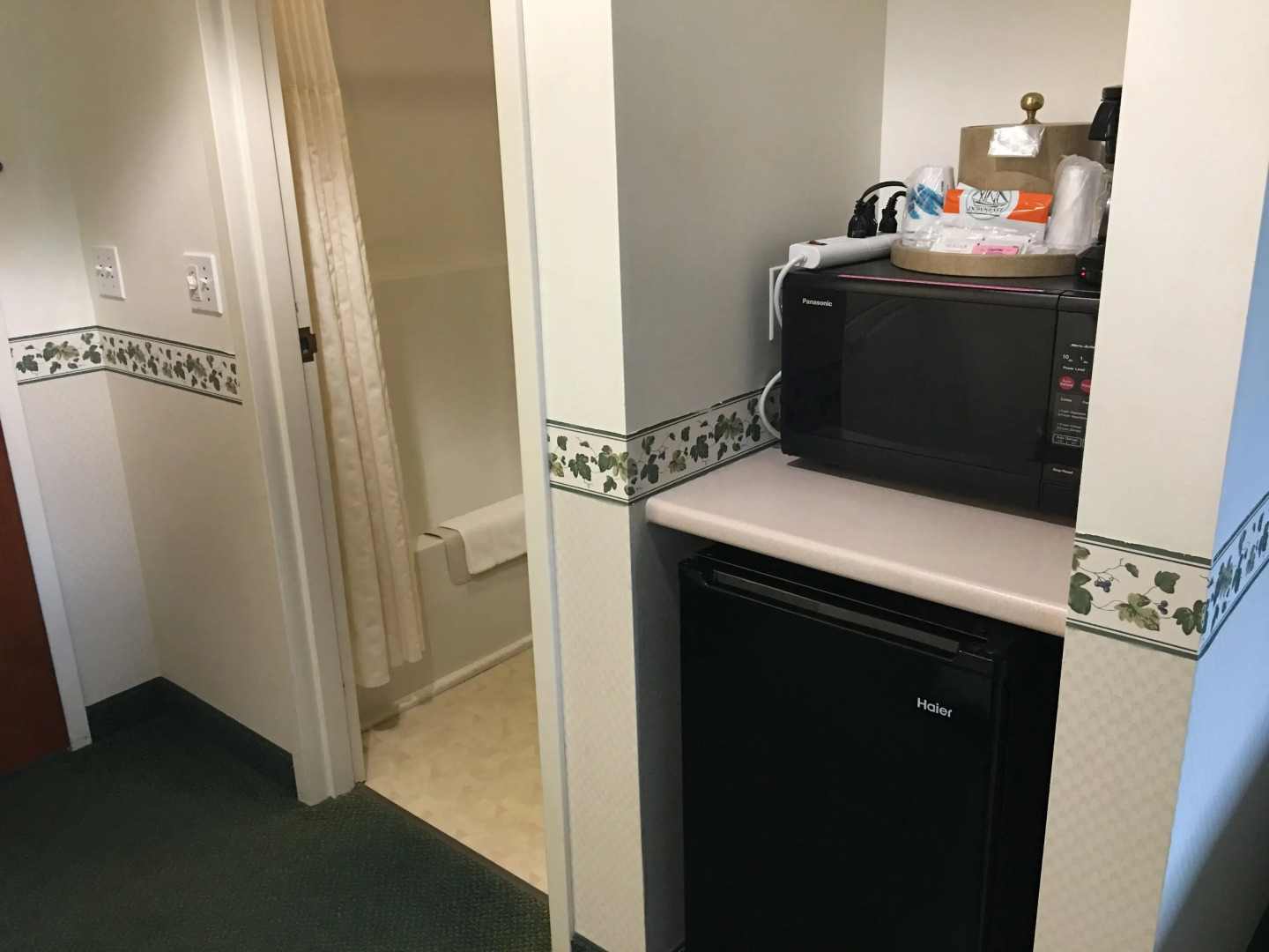 Camden Riverhouse Hotel