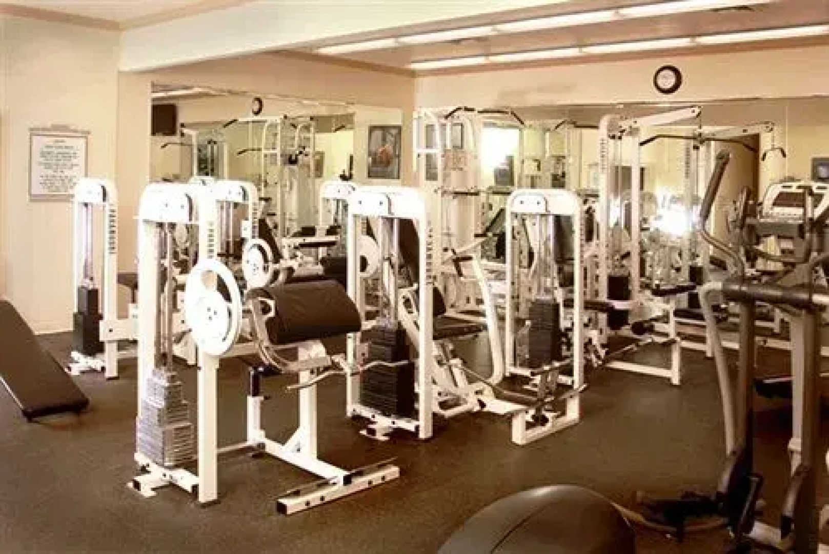 River Oaks Suites & Apartments