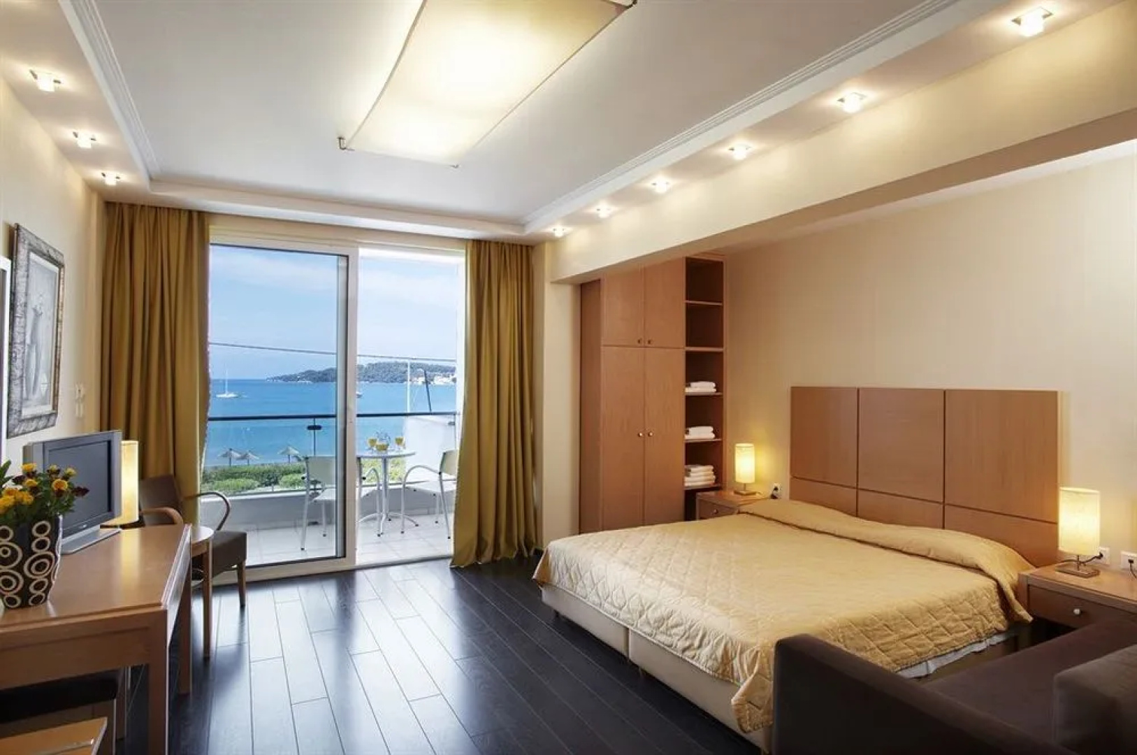 Nautica Bay Hotel