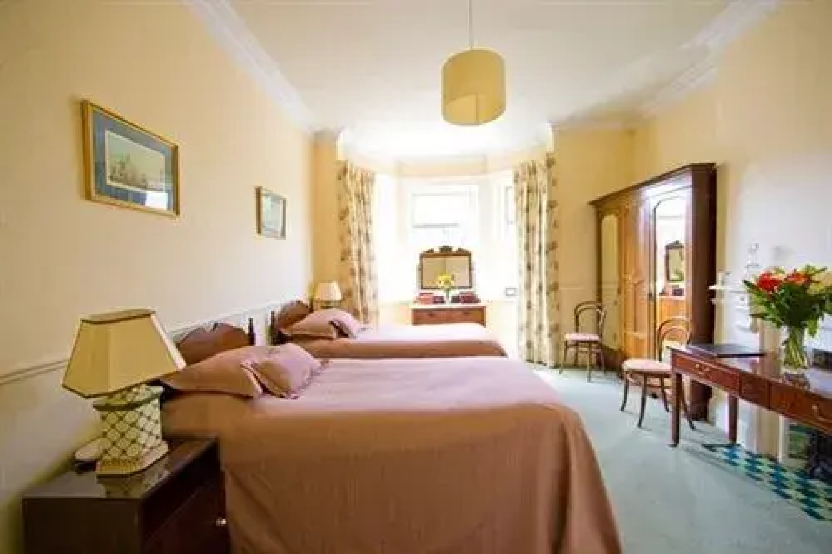 Oaklodge Bed  Breakfast