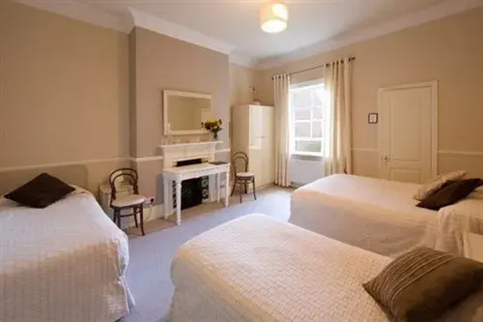 Oaklodge Bed  Breakfast