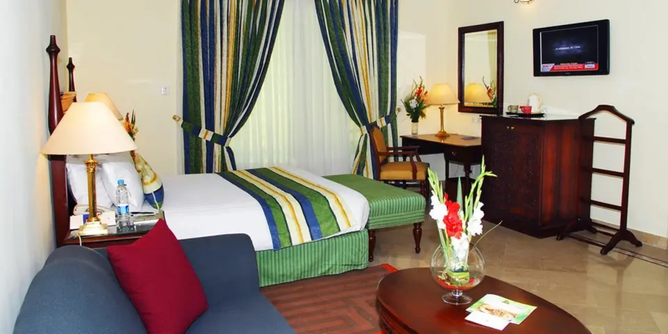 Avari Xpress - School Road