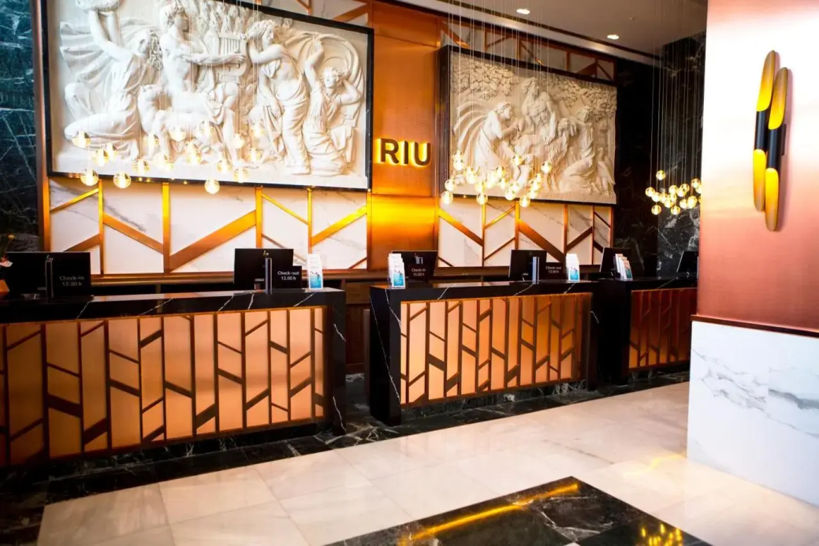 Отель Riu Plaza España