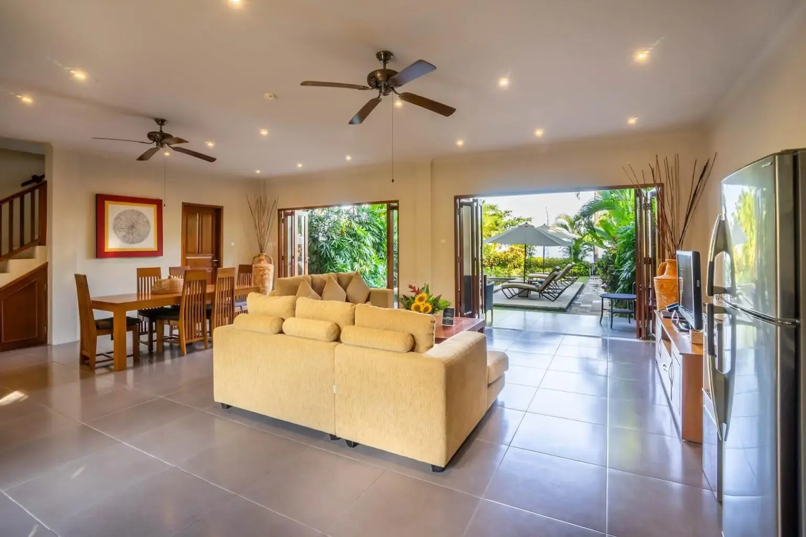 Lovina Beachhouse Villas