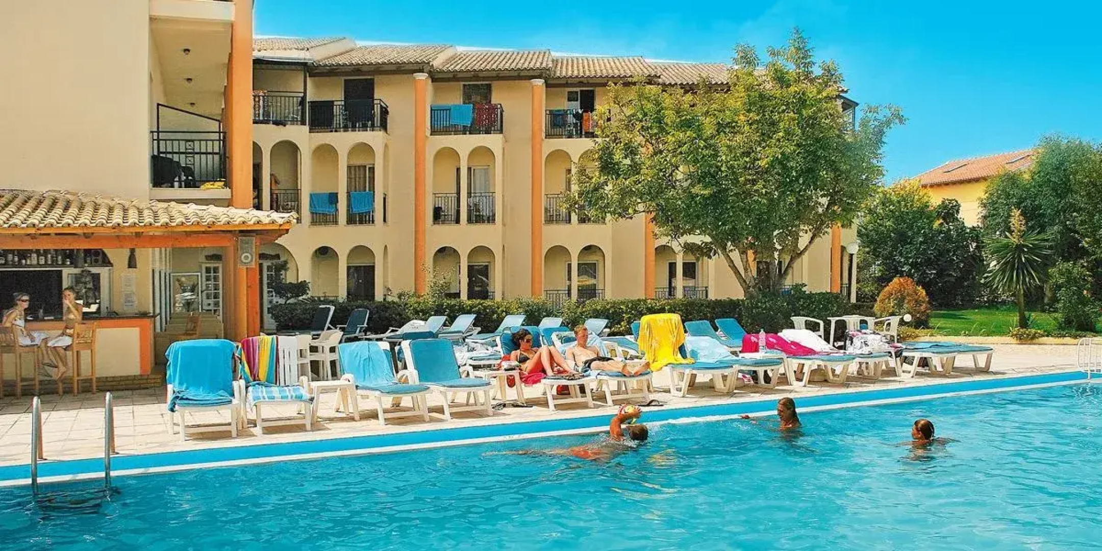Silver Beach Hotel And Annexe Apartments