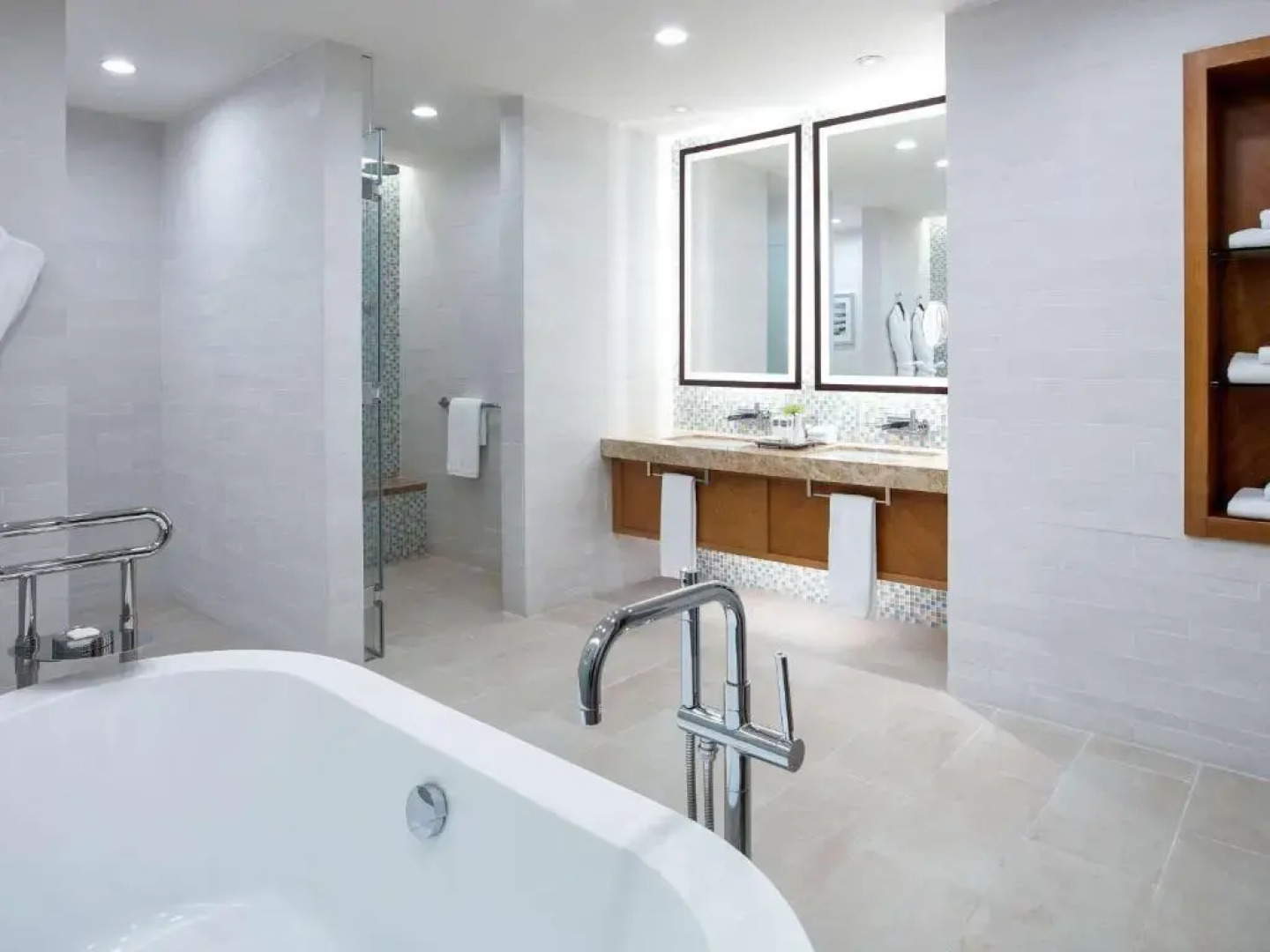 Отель Swissotel Al Ghurair 