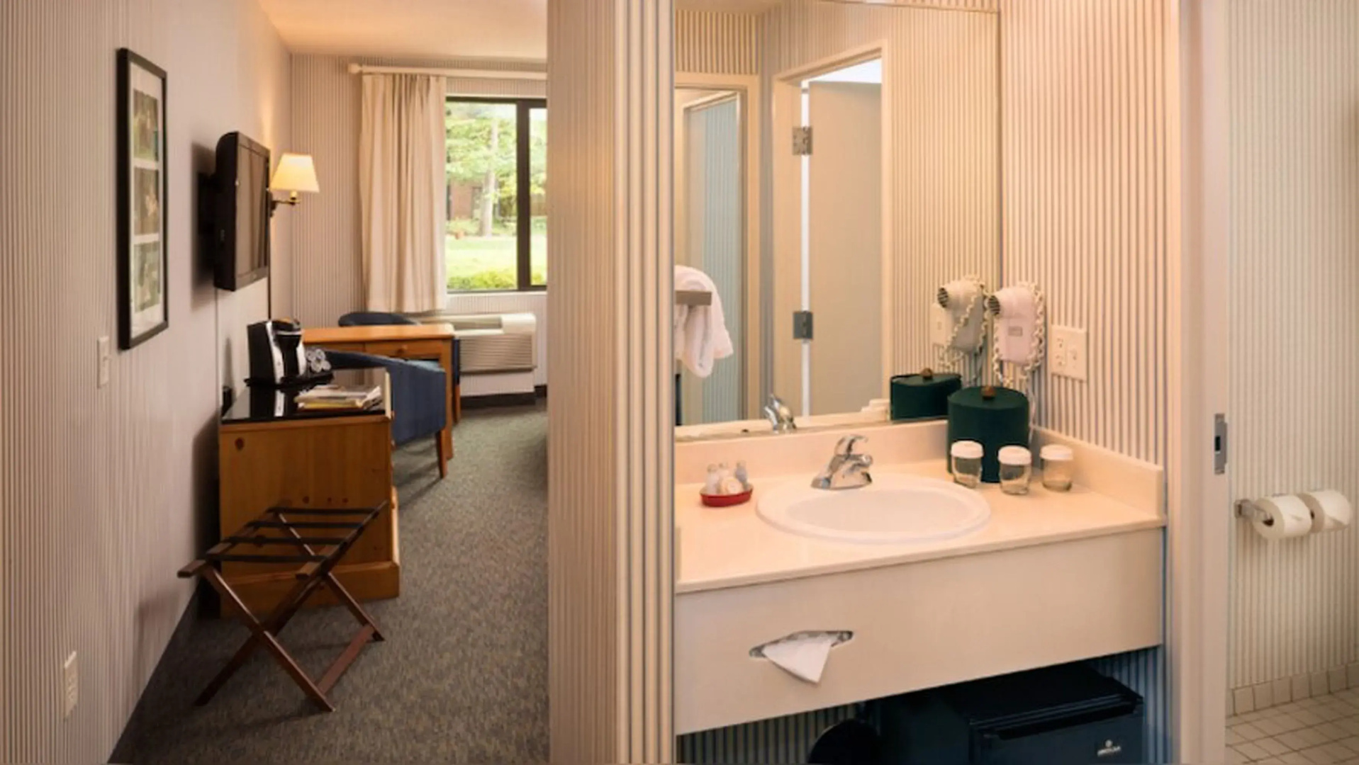 Williamsburg Woodlands Hotel & Suites, an official Colonial Williamsburg Hotel