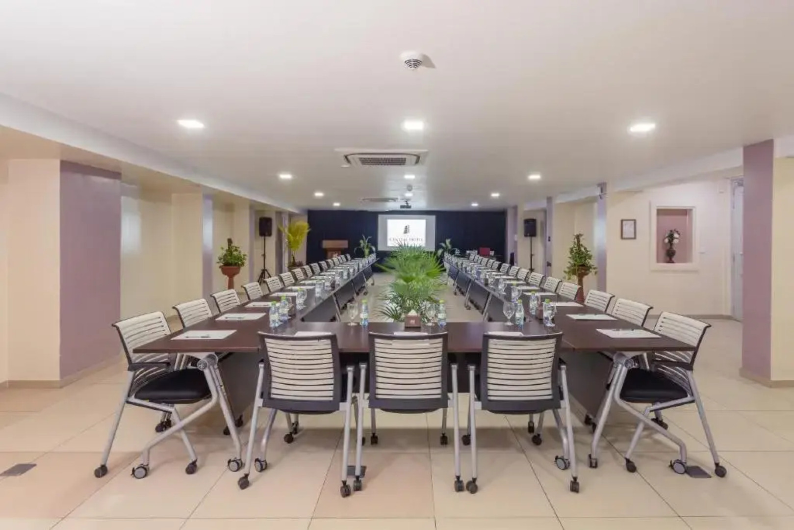 Отель Champa Central