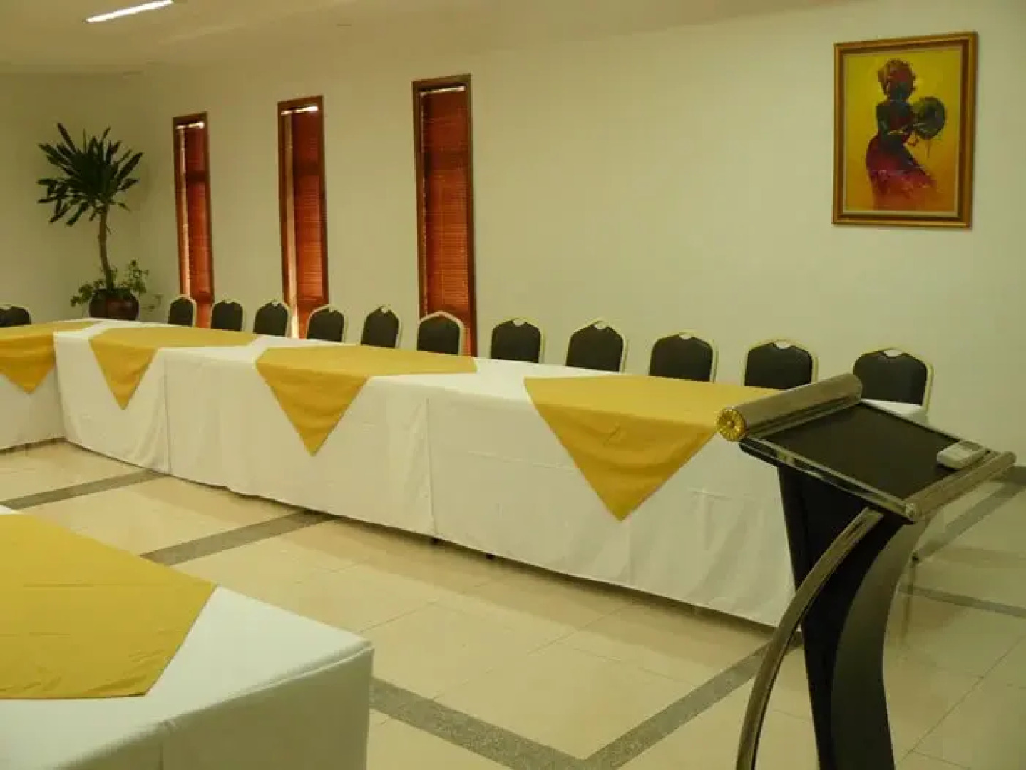 La Cour Hotels and Apartments Glover