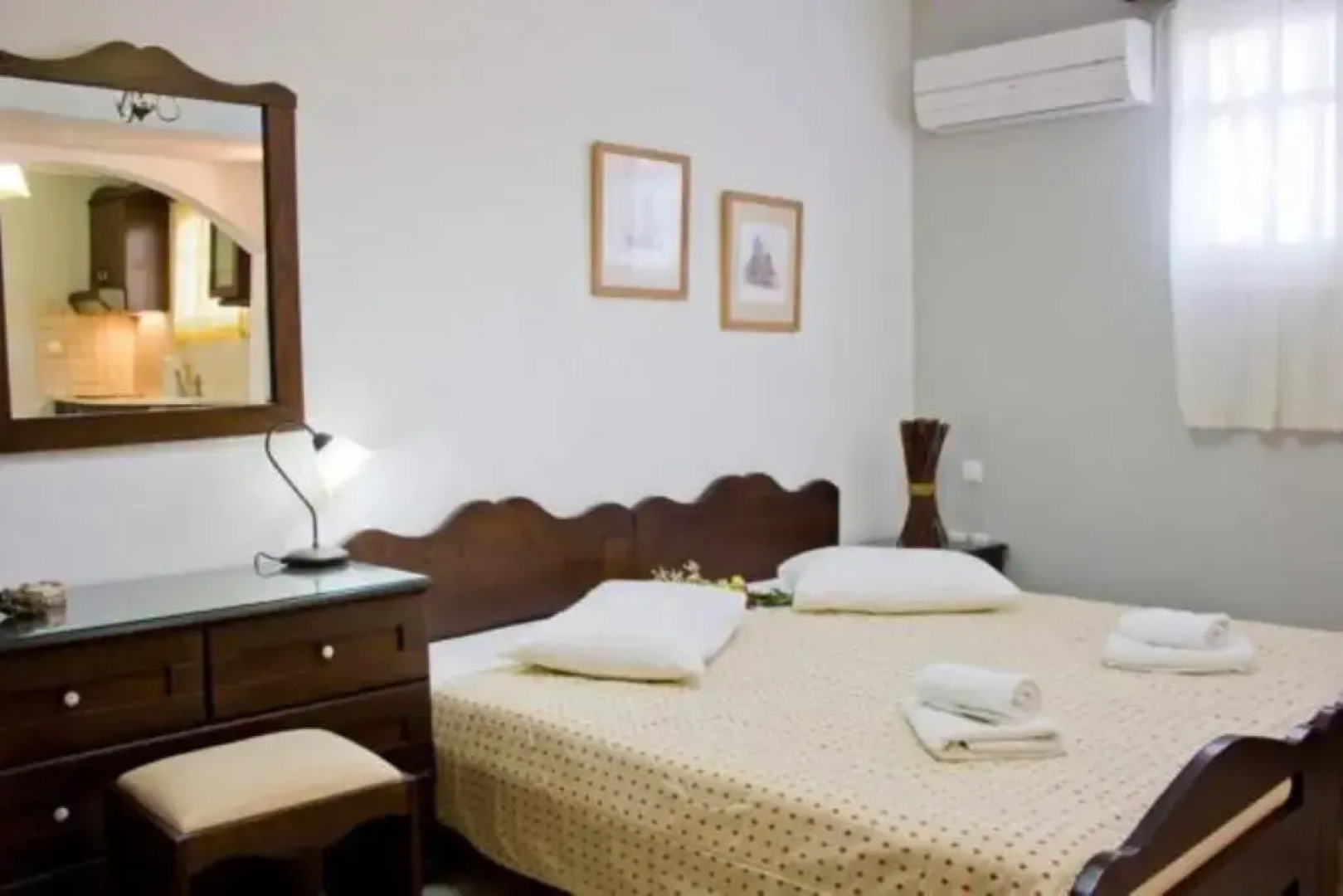 Nikos Sea view apts Milos